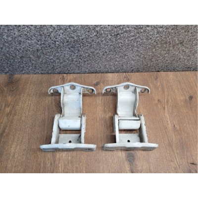 Петля trafic iii vivaro задний задняя 844009592r фото №1