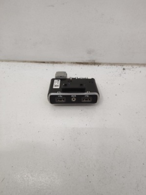 Port роз'єм usb aux alfa romeo stelvio фото №1