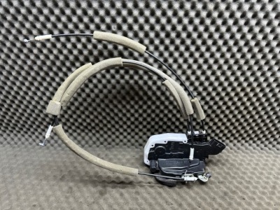 825004ca0a замок дверь задний  nissan оригинальный фото №1