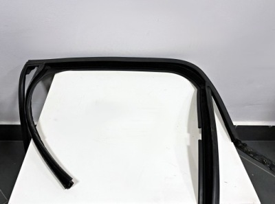 Mini f60 прокладка направляющая стекло дверь левый задняя фото №1