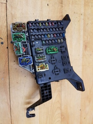 Коробка запобіжників ford mondeo mk3 1.8 16v фото №1