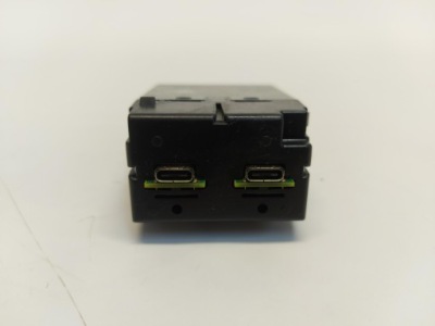 Volvo xc40 lift панель port разъём usb 31682676 фото №1