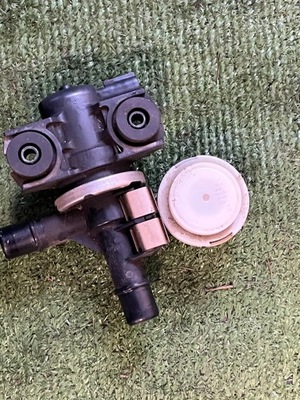 Toyota prius клапан бака топлива 7771047020 фото №1