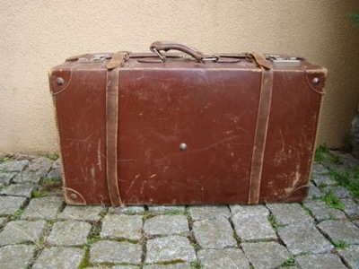 Przedwojenna stara klasyczna walizka-kufer skóra