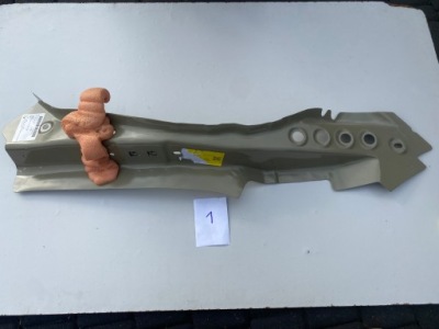 1095028-s0-n tesla 3 стійку  задні правий новий фото №1