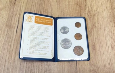 Zestaw monety Brytyjskie w etui 1968 / 1971 - Britains First Decimal Coins