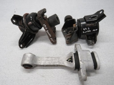 Kia sportage iii 2.0 crdi кронштейн подушка двигателя комплект фото №1