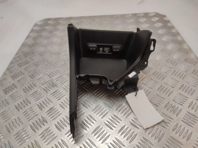 Kia sportage 2018 роз'єм / з'єднувач usb 84681f1000 фото №1