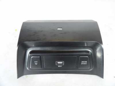 Ssangyong tivoli grand роз'єм usb 76565-35200 фото №1