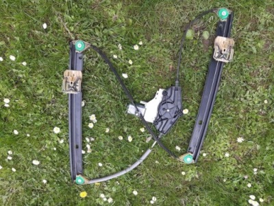 Audi a4 b8 podnoiśnik стекло перед левый оригинал фото №1