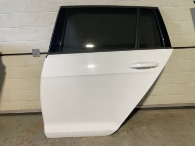 Двері ліва задній vw golf vii kombi lc9a фото №1