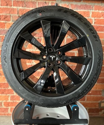 RUEDAS DE INVIERNO 19 TESLA Y NUEVO PIRELLI 255/45R19 SENSORES  