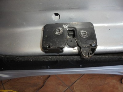 Замок крышки задняя cordoba i lift 1.4b 00' sedan фото №1