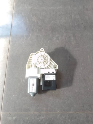 Моторчик скло правий/лівий renault t 84062949 фото №1