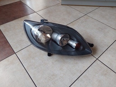 Права лампа - звичайна - vw golf v plus фото №1