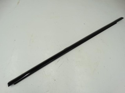 Молдинг скребок двері правий задня mercedes w213 e300 lift фото №1