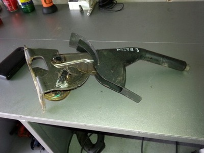 Mazda 3 bk 03-09 - рычаг тормоза ручного фото №1