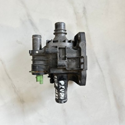 Корпус термостата ford focus mk2 1.6 tdci 9647767180 фото №1