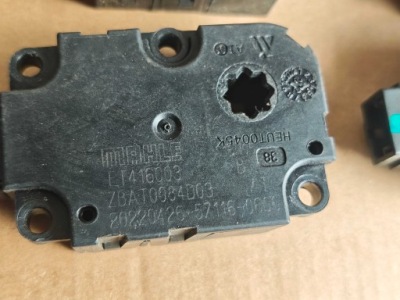 Моторчик крышки обдув / actuator hvac et416003 mahle фото №1