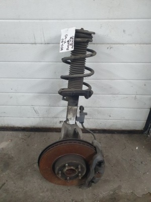 Амортизаторна стійка поворотний кулак правий volvo v40 2.0t автоматична коробка передач фото №1