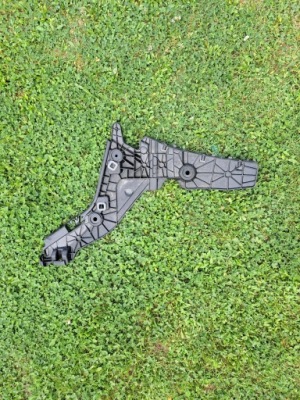 Audi e-tron напрямна бампера задня лівий 4ke807453 фото №1