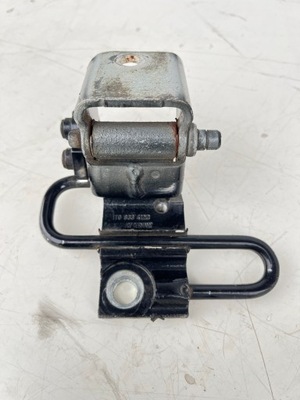 Петля двері задня правий dół touran vw оригінальний номер 1t0833412c фото №1