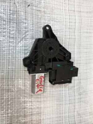 Моторчик скло механізм alfa romeo giulia лівий фото №1