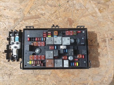 Opel zafira c 1,6 cdti коробка запобіжників bsi 13368646 фото №1