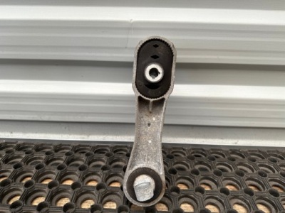 Bmw 1 f40 подушка кронштейн двигателя 6885788 фото №1