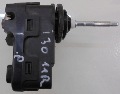 Hyundai i30 i lift моторчик регулювання лампи перед фото №1