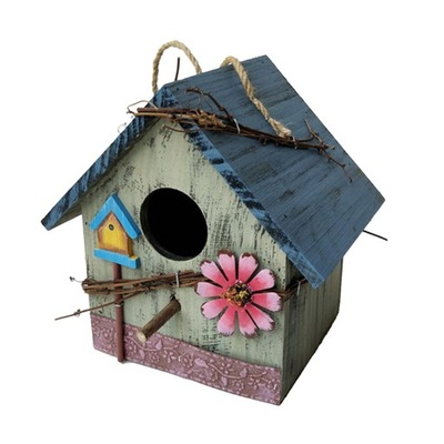 Drewniane domki dla ptaków do wiszącego ogrodu na zewnątrz