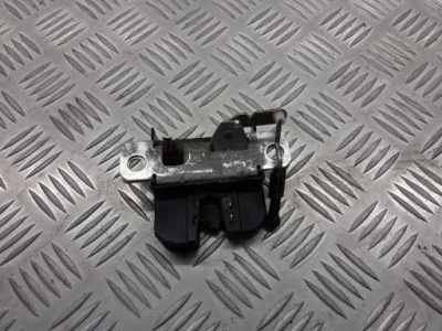 Замок кришки багажника vw polo iv 6q6827505b фото №1