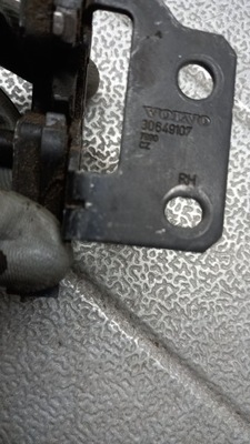 Замок кришки volvo xc90 30649107 фото №1