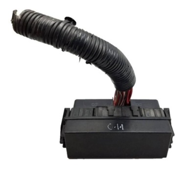 Коробка запобіжників tesla model s dg85d7021761012 фото №1
