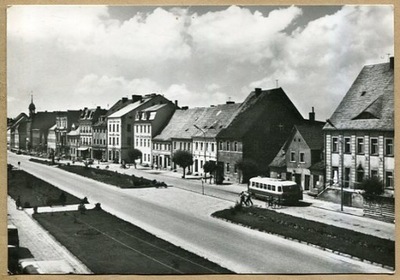 NIEMODLIN :: Rynek - stary autobus