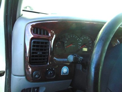 MAZDA TRIBUTE I CUERPO CUADRO DE INSTRUMENTOS CUADRO RADIO DISEÑO  