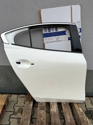Mazda 3 bp дверь правое sedan rok 2022 фото №1