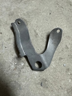 SKODA SUDI VW SEAT КРОНШТЕЙН ДВИГАТЕЛЯ 05E103390A