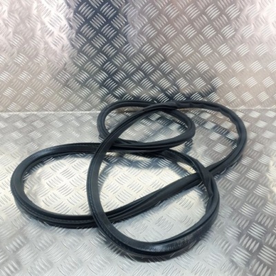 Volvo xc90 2018 левая сторона прокладка дверь фото №1