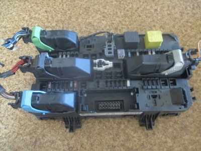 Коробка запобіжників opel astra h 13145017 фото №1