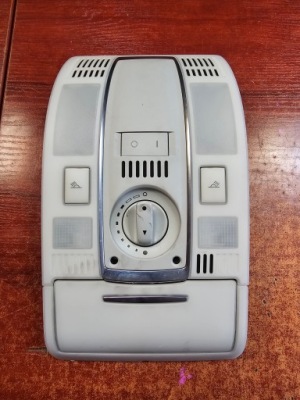 Лампа освітлення стельовий салонна audi a6 c6 kombi 4f0951177 фото №1