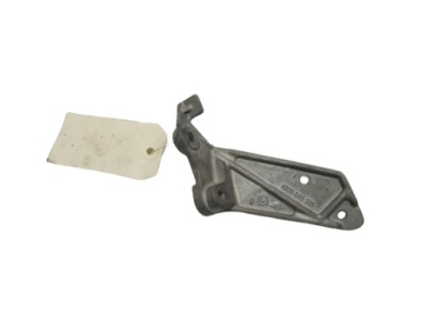 Кронштейн отопителя двигателя renault kangoo оригинальный номер 7701062125 фото №1