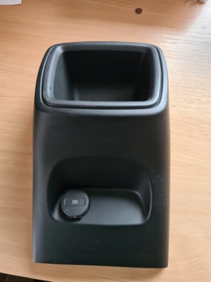 Volvo xc40 защита рамка туннель задняя usb бардачок 31469030 фото №1