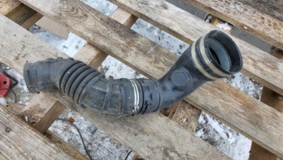 Maserati levante пабтрубок  шланг труба воздуха 670101975 фото №1