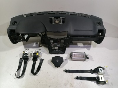 Maserati granturismo панель приладів консоль подушка безпеки ремені фото №1