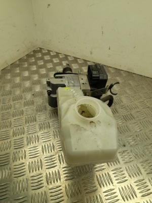 Насос гальмівна toyota prius 2017 4721047210 фото №1