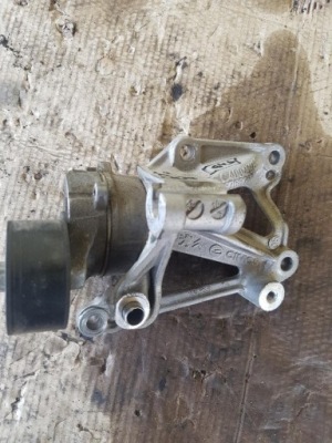 Кронштейн натяжителя 1.2vti peugeot 208 9676870780 фото №1