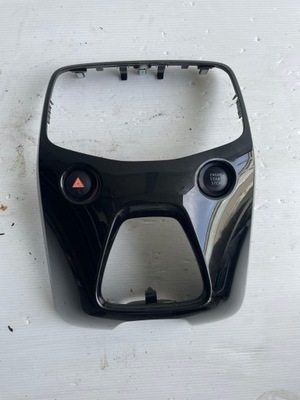 Панель средний peugot 108 rok 2015 фото №1