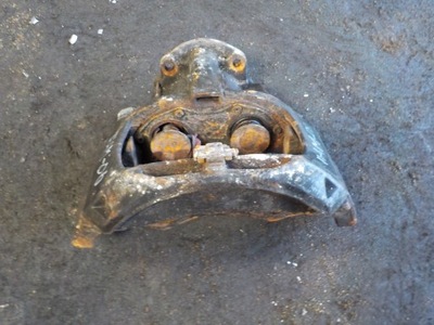 Scania суппорт тормозной задняя правый z012007 фото №1