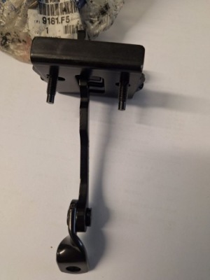 Ограничитель дверь задних peugeot 607 оригинальный номер 9181f5 фото №1